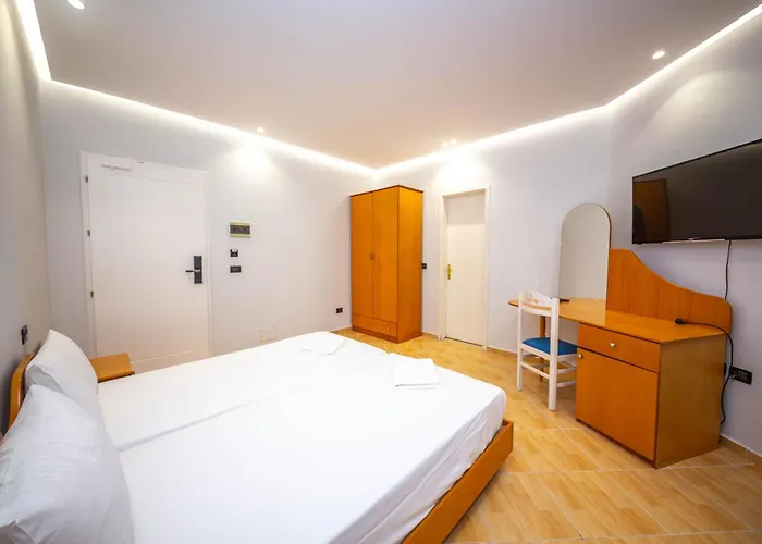 Hotel Sea Breeze Sarande